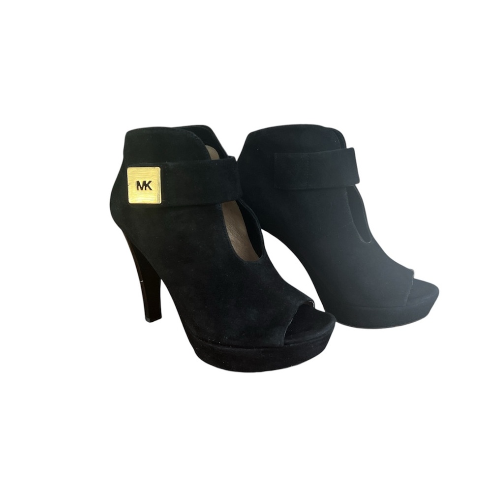 Size 4 Women’s Michael Kors Davenport Bootie Black with Gold Details